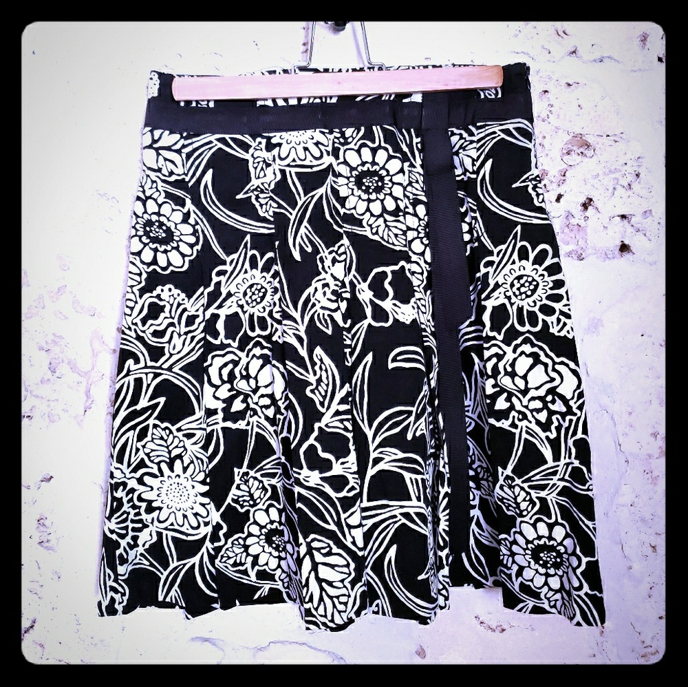 {Zara Basics} black and white pleaded skirt